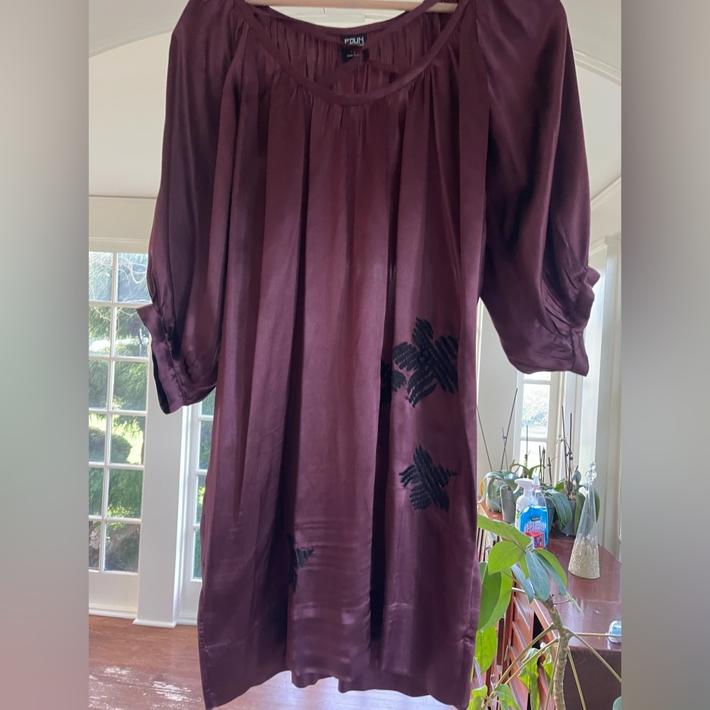 Short dress with billow sleeves.  Easy to wear cute dress.